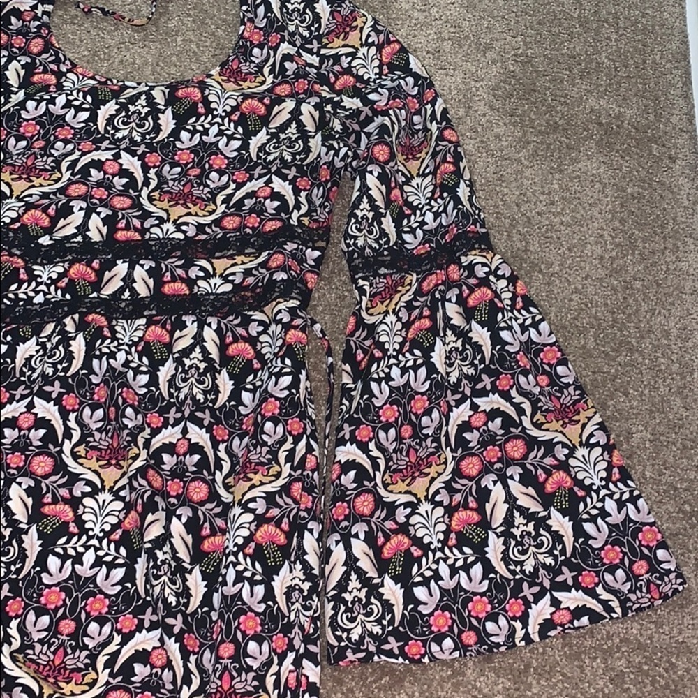 BAND OF GYPSIES FLORAL DRESS - Picture 3 of 5